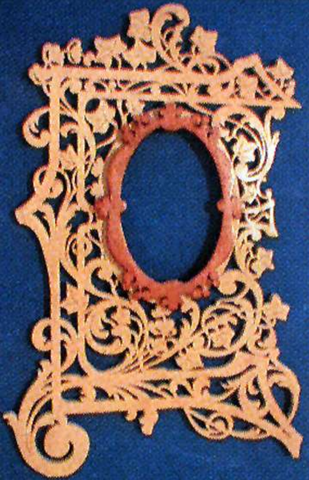 Trailing Ivy Picture Frame Pattern